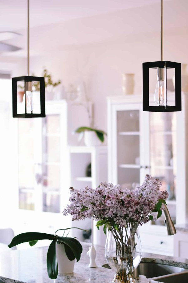 Suspension déportée : pourquoi choisir ce type de luminaire ?